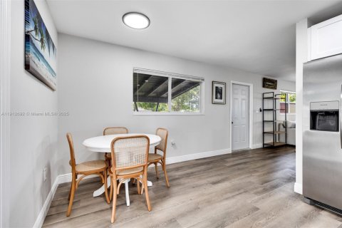 House in Palm Beach Gardens, Florida 3 bedrooms, 85.28 sq.m. № 1970416 - photo 14