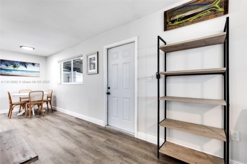 House in Palm Beach Gardens, Florida 3 bedrooms, 85.28 sq.m. № 1970416 - photo 3