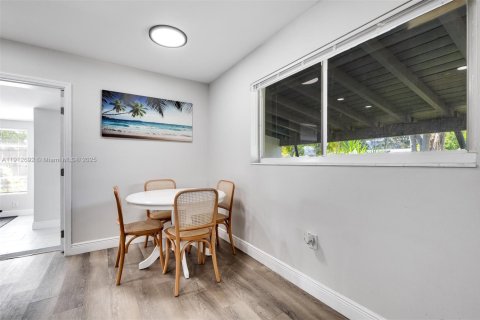 House in Palm Beach Gardens, Florida 3 bedrooms, 85.28 sq.m. № 1970416 - photo 12