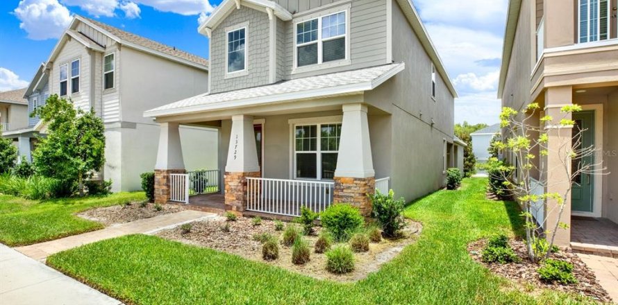 House in Odessa, Florida 4 bedrooms, 217.21 sq.m. № 2223356
