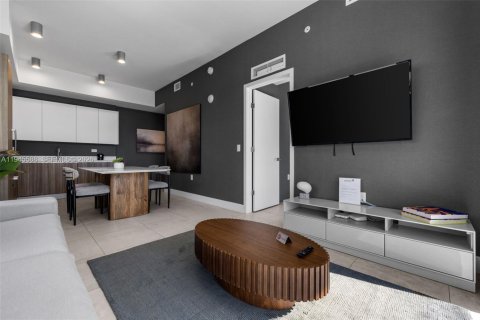 Condominio en venta en Miami, Florida, 1 dormitorio, 53.05 m2 № 2002474 - foto 13