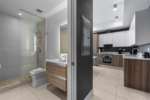 Condominio en venta en Miami, Florida, 1 dormitorio, 53.05 m2 № 2002474 - foto 14
