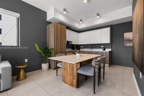 Condominio en venta en Miami, Florida, 1 dormitorio, 53.05 m2 № 2002474 - foto 7