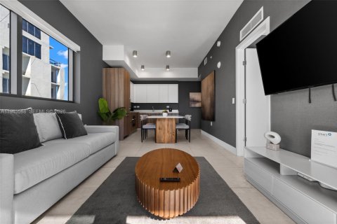 Condominio en venta en Miami, Florida, 1 dormitorio, 53.05 m2 № 2002474 - foto 12