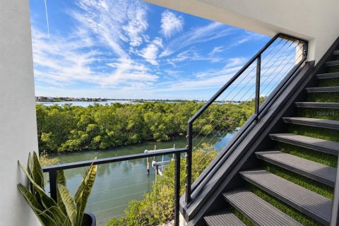 House in Sarasota, Florida 4 bedrooms, 306.02 sq.m. № 2393485 - photo 19