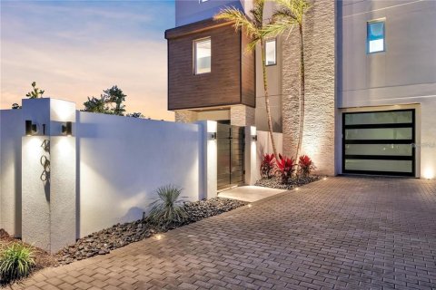 House in Sarasota, Florida 4 bedrooms, 306.02 sq.m. № 2393485 - photo 11