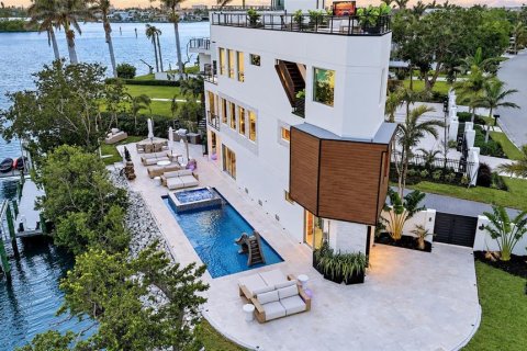 House in Sarasota, Florida 4 bedrooms, 306.02 sq.m. № 2393485 - photo 6