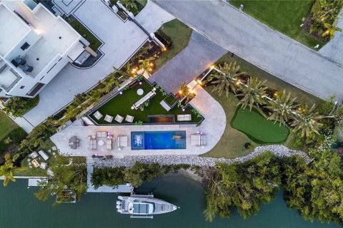 House in Sarasota, Florida 4 bedrooms, 306.02 sq.m. № 2393485 - photo 7