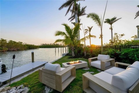 House in Sarasota, Florida 4 bedrooms, 306.02 sq.m. № 2393485 - photo 14