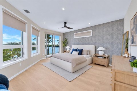 House in Sarasota, Florida 4 bedrooms, 306.02 sq.m. № 2393485 - photo 20