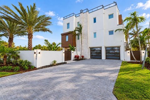 House in Sarasota, Florida 4 bedrooms, 306.02 sq.m. № 2393485 - photo 9