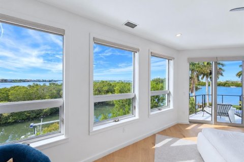 House in Sarasota, Florida 4 bedrooms, 306.02 sq.m. № 2393485 - photo 22