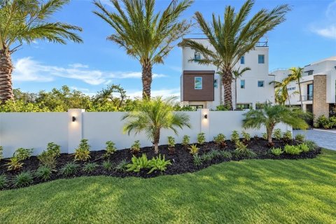 House in Sarasota, Florida 4 bedrooms, 306.02 sq.m. № 2393485 - photo 8