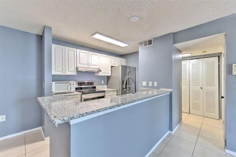 Condo in Tampa, Florida, 1 bedroom № 2102177 - photo 7