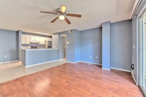 Condo in Tampa, Florida, 1 bedroom № 2102177 - photo 13