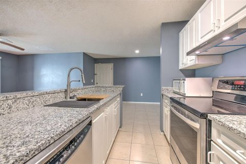 Condo in Tampa, Florida, 1 bedroom № 2102177 - photo 9