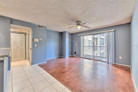 Condo in Tampa, Florida, 1 bedroom № 2102177 - photo 11