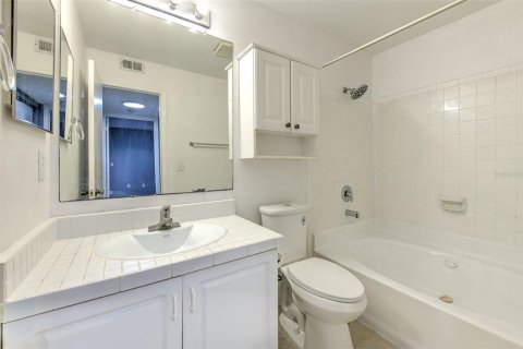 Condo in Tampa, Florida, 1 bedroom № 2102177 - photo 18