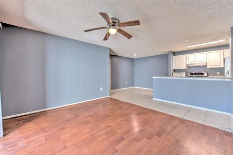 Condo in Tampa, Florida, 1 bedroom № 2102177 - photo 12