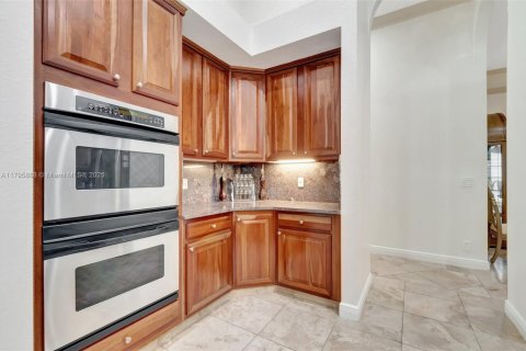 House in Wellington, Florida 5 bedrooms, 381.36 sq.m. № 1738218 - photo 17