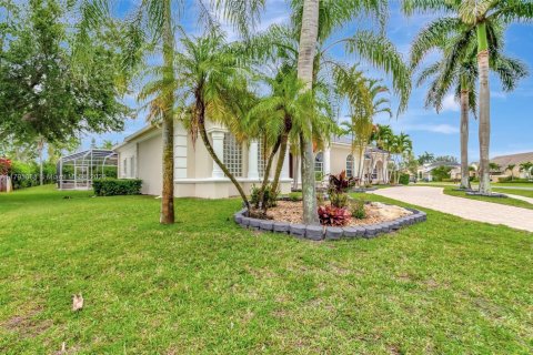 House in Wellington, Florida 5 bedrooms, 381.36 sq.m. № 1738218 - photo 2