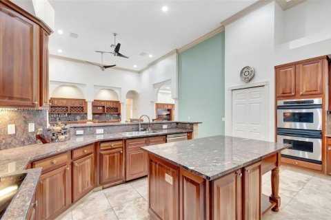 House in Wellington, Florida 5 bedrooms, 381.36 sq.m. № 1738218 - photo 18