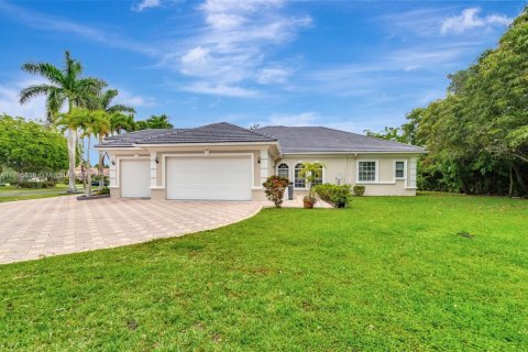 House in Wellington, Florida 5 bedrooms, 381.36 sq.m. № 1738218 - photo 4