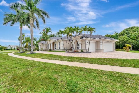 House in Wellington, Florida 5 bedrooms, 381.36 sq.m. № 1738218 - photo 3