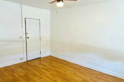 Condominio en venta en Miami Beach, Florida, 26.48 m2 № 1842739 - foto 4