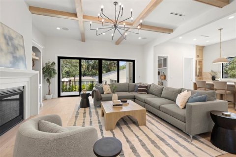 House in Tampa, Florida 5 bedrooms, 480.3 sq.m. № 1658490 - photo 24