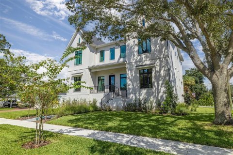 House in Tampa, Florida 5 bedrooms, 480.3 sq.m. № 1658490 - photo 2
