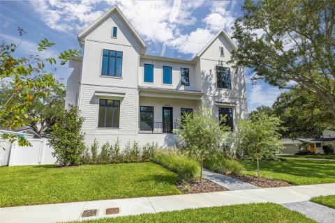 House in Tampa, Florida 5 bedrooms, 480.3 sq.m. № 1658490 - photo 4