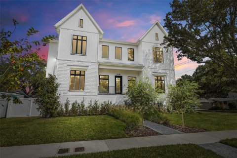 House in Tampa, Florida 5 bedrooms, 480.3 sq.m. № 1658490 - photo 1