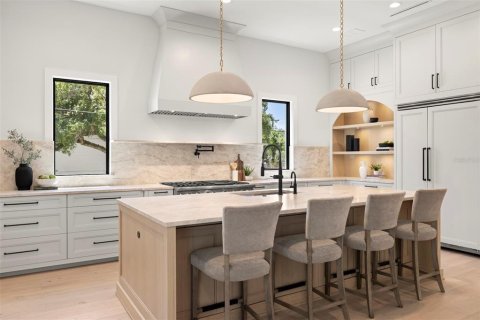 House in Tampa, Florida 5 bedrooms, 480.3 sq.m. № 1658490 - photo 13