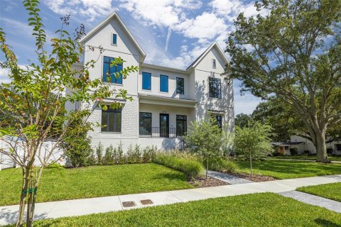 House in Tampa, Florida 5 bedrooms, 480.3 sq.m. № 1658490 - photo 3