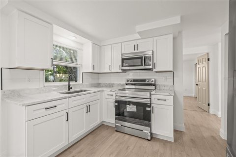 Casa en venta en New Port Richey, Florida, 2 dormitorios, 84.36 m2 № 1834845 - foto 6