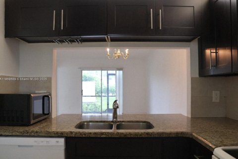 Copropriété à louer à Pembroke Pines, Floride: 2 chambres, 84.91 m2 № 1954707 - photo 13