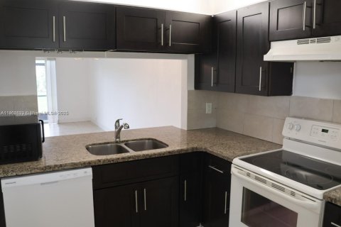 Copropriété à louer à Pembroke Pines, Floride: 2 chambres, 84.91 m2 № 1954707 - photo 10