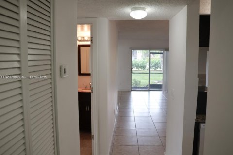 Copropriété à louer à Pembroke Pines, Floride: 2 chambres, 84.91 m2 № 1954707 - photo 21