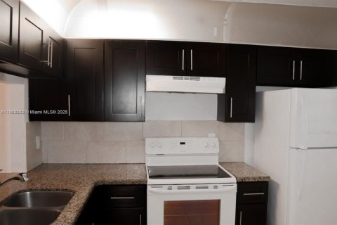 Copropriété à louer à Pembroke Pines, Floride: 2 chambres, 84.91 m2 № 1954707 - photo 12