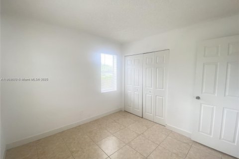 Copropriété à louer à Pembroke Pines, Floride: 2 chambres, 84.91 m2 № 1954707 - photo 1