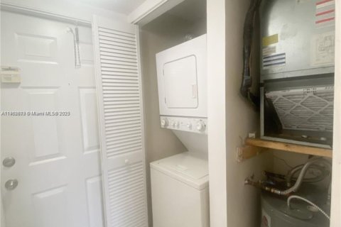 Copropriété à louer à Pembroke Pines, Floride: 2 chambres, 84.91 m2 № 1954707 - photo 25