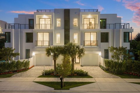 Townhouse in Delray Beach, Florida 5 bedrooms, 363.34 sq.m. № 2265681