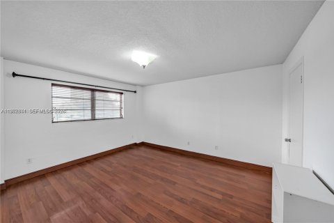 Condo in Coral Gables, Florida, 2 bedrooms  № 2041725 - photo 8