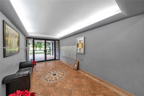 Condo in Coral Gables, Florida, 2 bedrooms  № 2041725 - photo 19