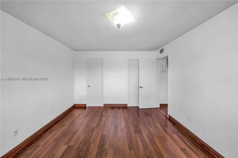 Condo in Coral Gables, Florida, 2 bedrooms  № 2041725 - photo 10