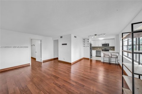 Condo in Coral Gables, Florida, 2 bedrooms  № 2041725 - photo 4