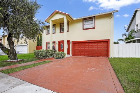 Villa ou maison à vendre à Pembroke Pines, Floride: 5 chambres, 263.75 m2 № 1933548 - photo 2