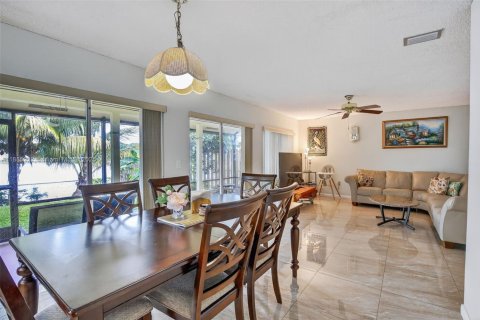 Villa ou maison à vendre à Pembroke Pines, Floride: 5 chambres, 263.75 m2 № 1933548 - photo 12