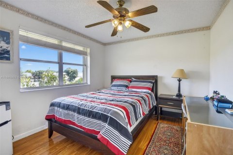 Villa ou maison à vendre à Pembroke Pines, Floride: 5 chambres, 263.75 m2 № 1933548 - photo 28